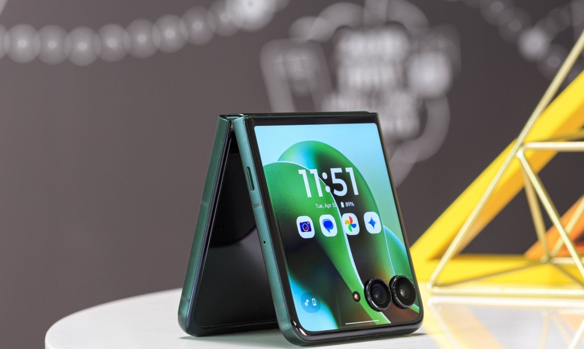 Motorola Razr 60 Ultra Shines in 2025: A Brilliant Leap in Foldable Smartphone Innovation